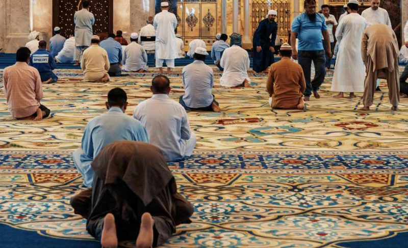 peolp in the mosques
